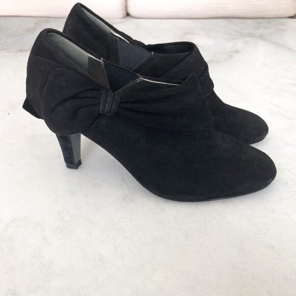 Tahari Greyson bow ankle boot / boots / booties / pumps (black) suede leather - Picture 1 of 8